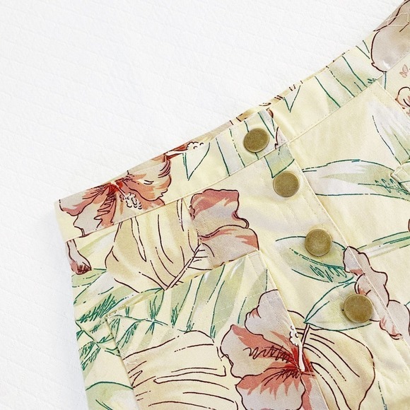 Urban Outfitters Flower Patterned Button Down Shorts SZ S - Picture 6 of 7